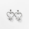Blumen-Herz-Ohrringe aus rhodiniertem Metall vampyy.shop